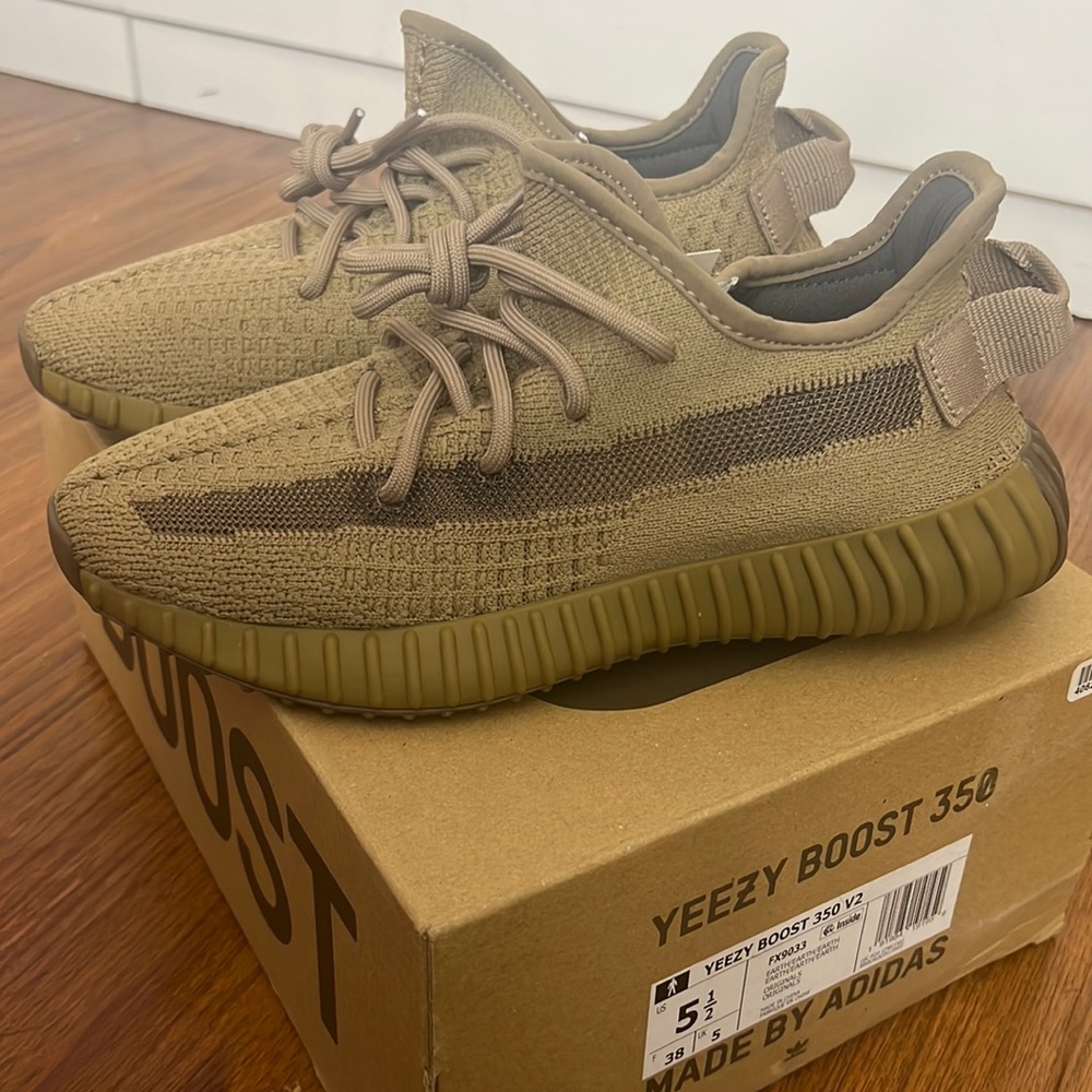 🪩SOLD🪩Yeezy Boost 350 “Earth”